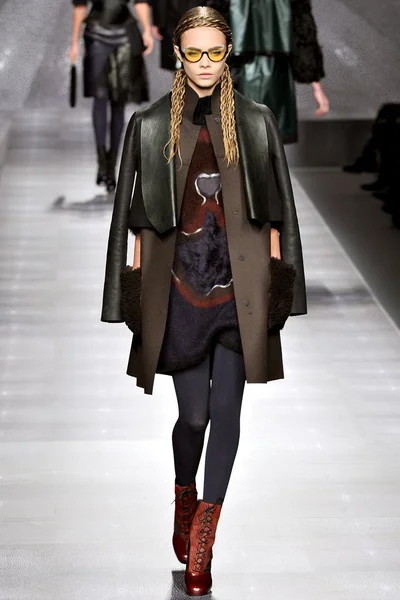 Look 25